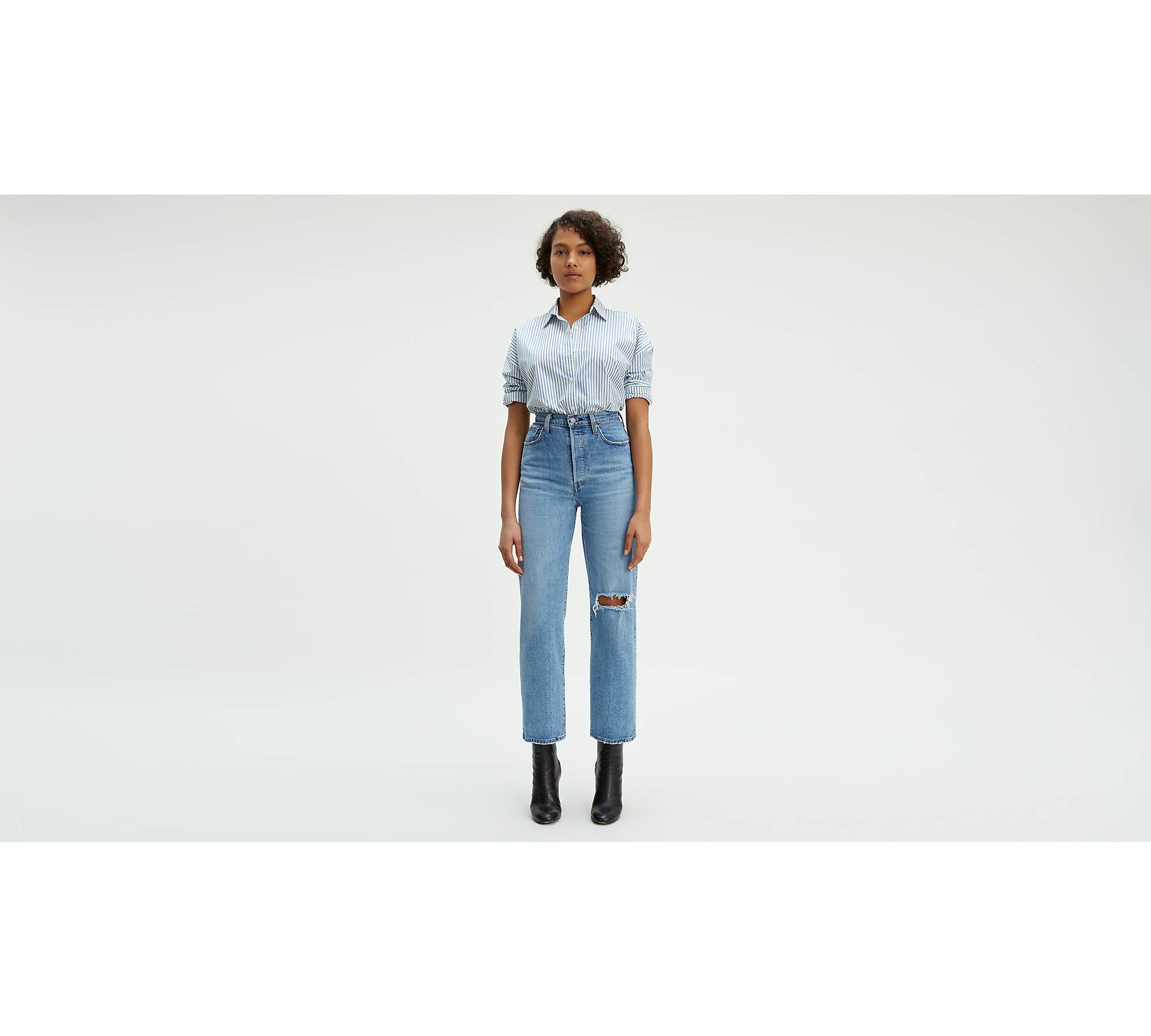 Effortless Style with Levi's Ribcage Straight Ankle Jeans