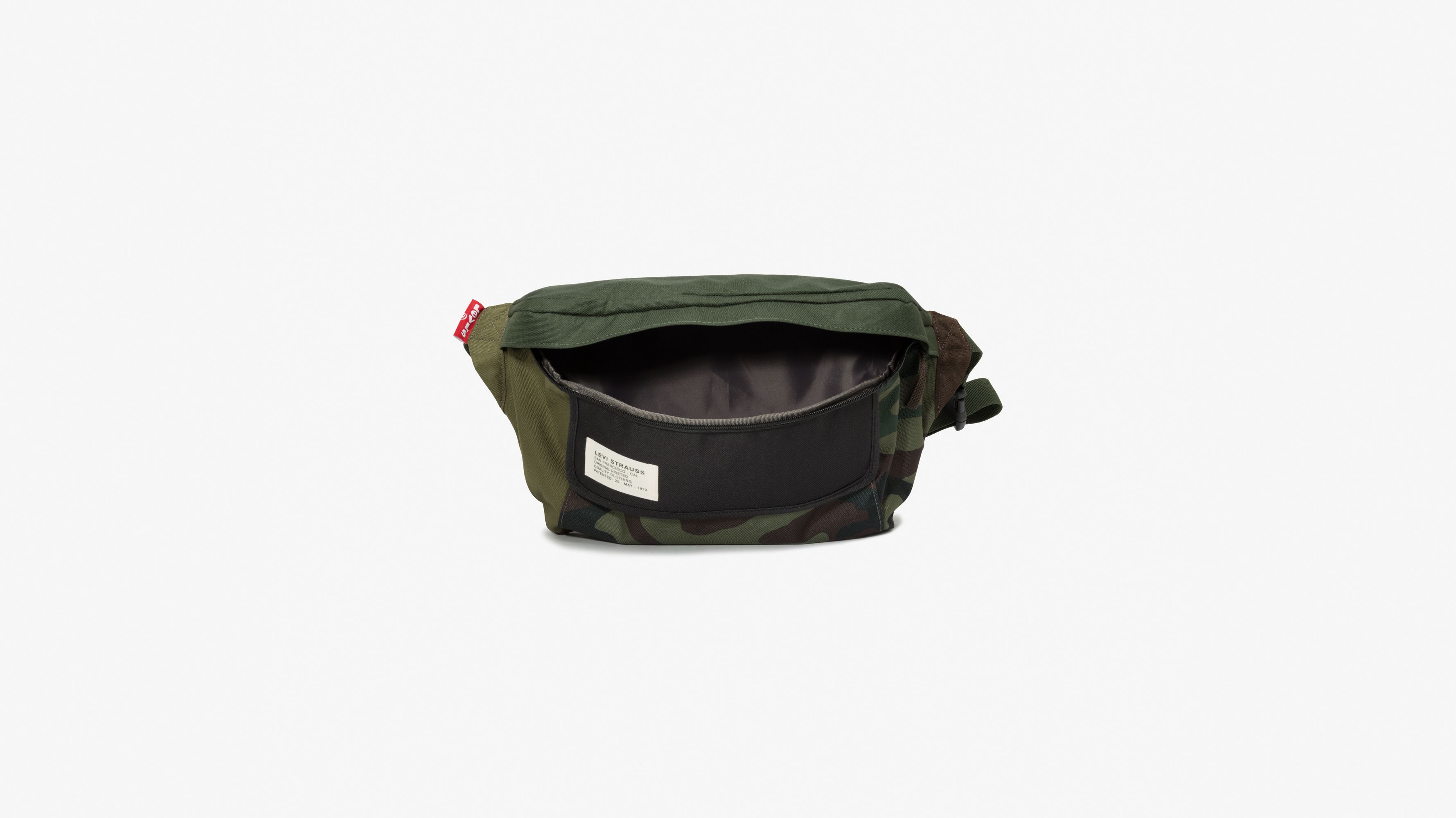 Levi's® Logo Large Sling - Green | Levi's® CY