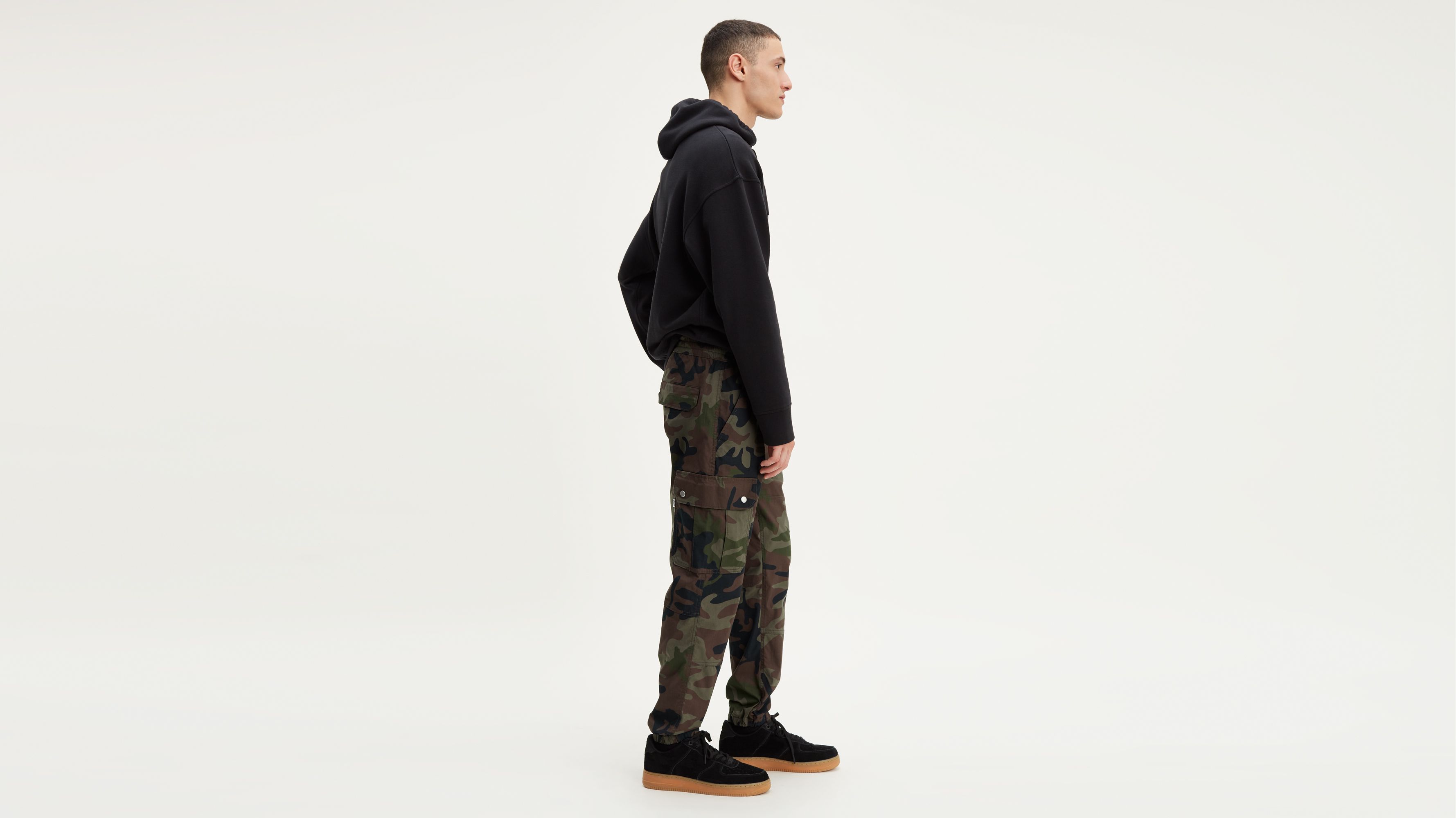 levi's camo joggers